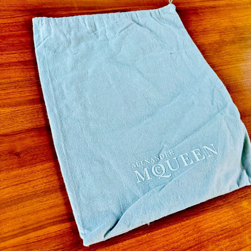 Alexander McQueen Grey Felted Cotton Dust Bag – Handbag Storage